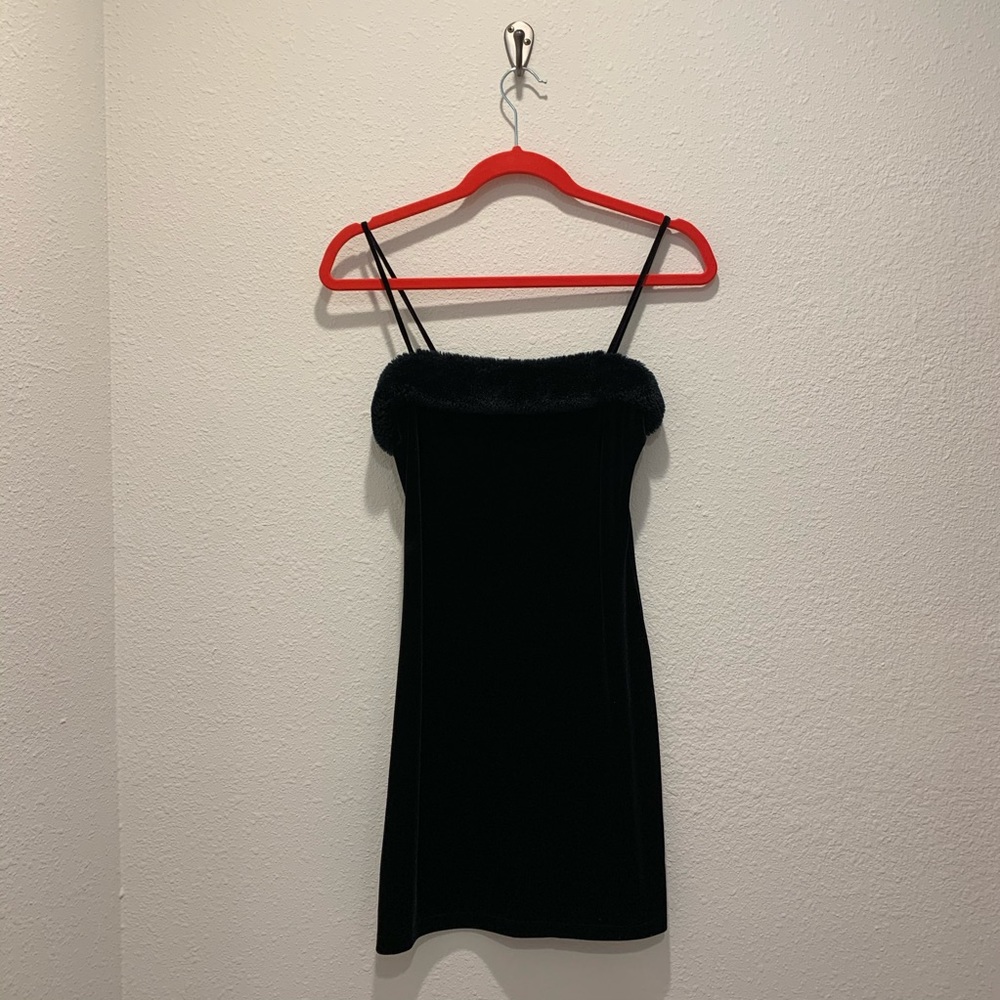 NWOT sexy velvet LBD with fur 90’s accent dress